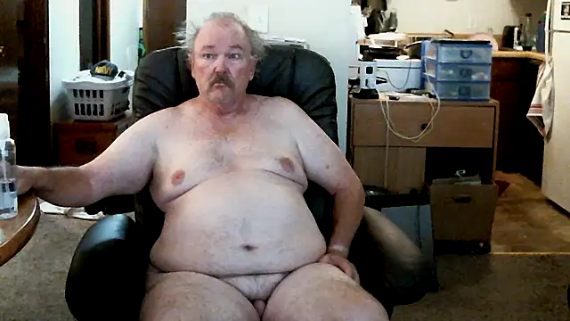 Snapshot of havethickcock chatting on 10-12-25, 03:27 havethickcock online show from 10-12-25, 03:27