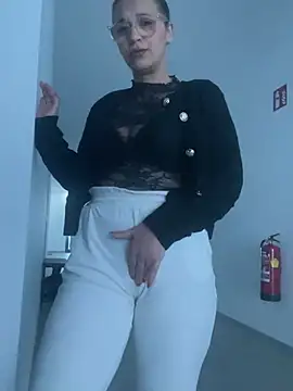 Snapshot of eli5566 chatting on 01-17-26, 01:49 eli5566 online show from 01-17-26, 01:49