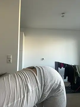 Snapshot of eli5566 chatting on 02-08-26, 10:51 eli5566 online show from 02-08-26, 10:51