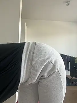 Snapshot of eli5566 chatting on 02-23-26, 12:13 eli5566 online show from 02-23-26, 12:13