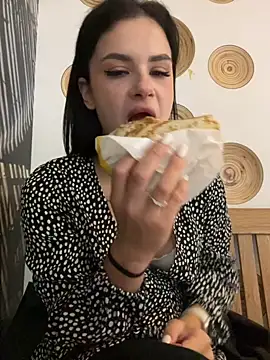 Snapshot of MiraReach chatting on 09-24-25, 03:32 MiraReach online show from 09-24-25, 03:32