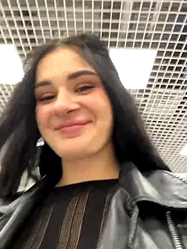 Snapshot of MiraReach chatting on 10-08-25, 03:26 MiraReach online show from 10-08-25, 03:26