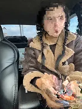 Snapshot of MiraReach chatting on 10-22-25, 04:02 MiraReach online show from 10-22-25, 04:02