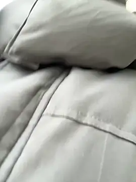 Snapshot of MiraReach chatting on 11-19-25, 04:34 MiraReach online show from 11-19-25, 04:34