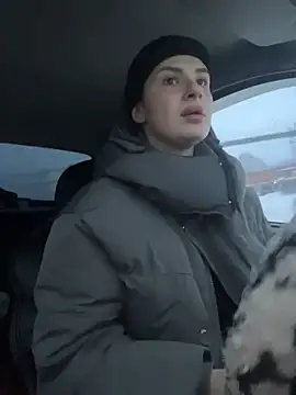 Snapshot of MiraReach chatting on 11-27-25, 02:13 MiraReach online show from 11-27-25, 02:13