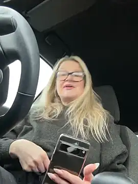 SuzieSub online show from 02-02-26, 01:32