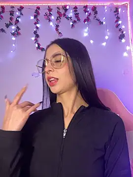 Lia  1 online show from 12-13-25, 11:43