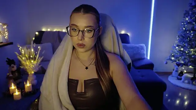 Snapshot of Emma_candyyy chatting on 11-24-25, 11:32 Emma candyyy online show from 11-24-25, 11:32