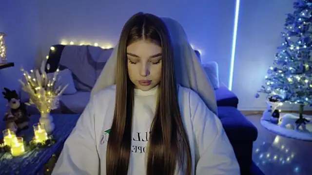 Snapshot of Emma_candyyy chatting on 11-25-25, 10:48 Emma candyyy online show from 11-25-25, 10:48