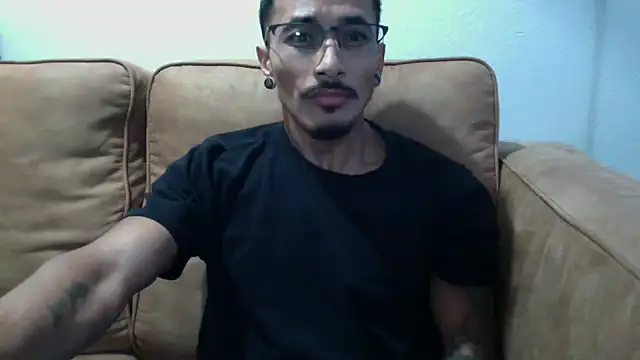 Snapshot of tanjir020 chatting on 10-02-25, 04:03 tanjir020 online show from 10-02-25, 04:03