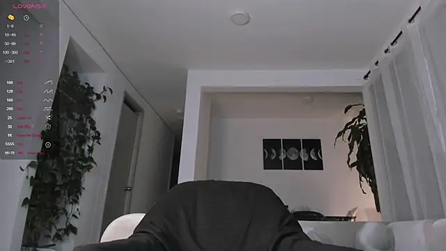 Snapshot of Hotay_andrew chatting on 10-23-25, 11:24 Hotay andrew online show from 10-23-25, 11:24