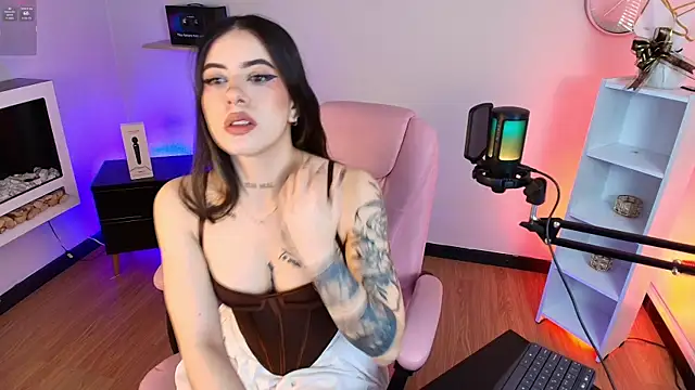 Alice Vixen online show from 11-17-25, 03:18