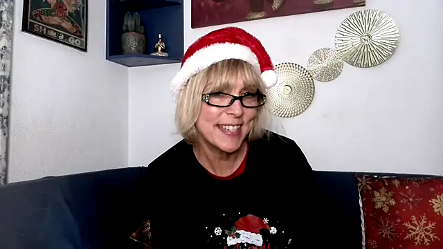 ClassyNAWTYBritMILF online show from 12-20-25, 11:34