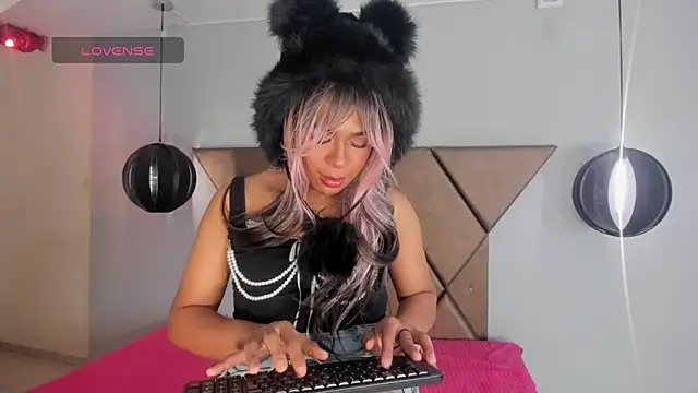 Sol Vanegas online show from 09-25-25, 12:09