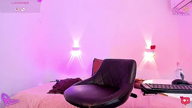 Snapshot of Sol_Vanegas chatting on 02-22-26, 12:45 Sol Vanegas online show from 02-22-26, 12:45