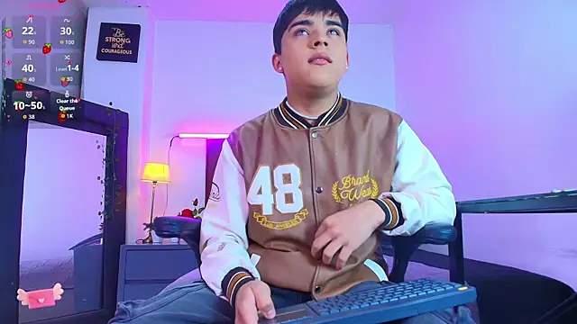 Lucass love online show from 11-29-25, 04:43