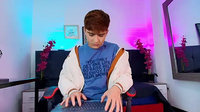 Lucass love online show from 03-08-26, 01:37