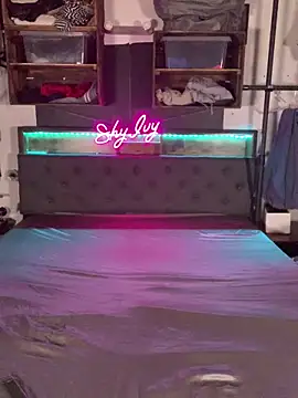 Shy Ivy online show from 10-15-25, 09:37