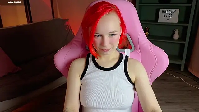 NaomiYoru online show from 10-02-25, 08:27