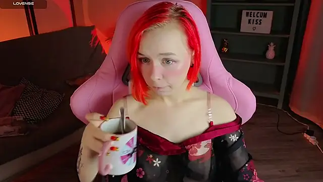 NaomiYoru online show from 10-21-25, 08:20