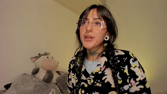 Snapshot of lola_n_apolo chatting on 09-10-25, 02:22 lola n apolo online show from 09-10-25, 02:22