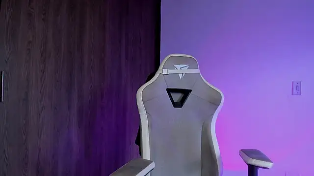 Snapshot of natevillage chatting on 09-21-25, 09:05 natevillage online show from 09-21-25, 09:05