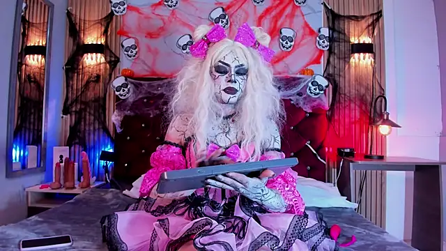 Megan Rodriguez online show from 10-15-25, 07:14