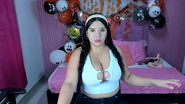 Snapshot of Emy_topless chatting on 10-20-25, 10:59 Emy topless online show from 10-20-25, 10:59