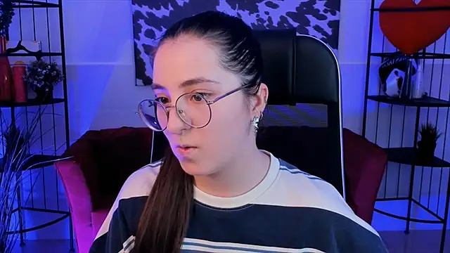 Snapshot of VirtuallVoyant chatting on 09-25-25, 04:38 VirtuallVoyant online show from 09-25-25, 04:38