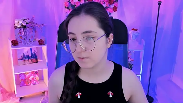 Snapshot of VirtuallVoyant chatting on 10-17-25, 07:11 VirtuallVoyant online show from 10-17-25, 07:11