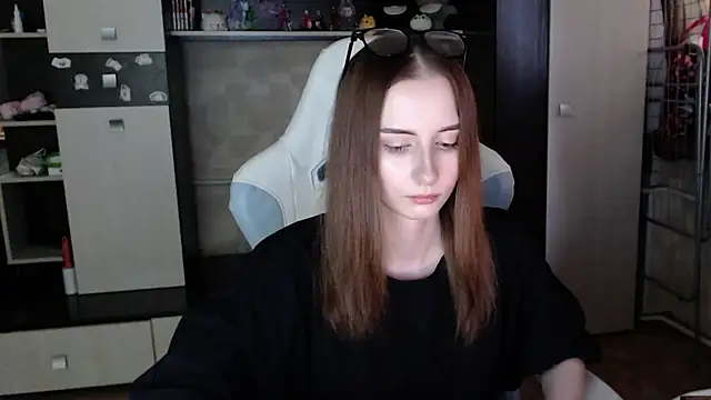 Cutti Crystal online show from 11-11-25, 02:44