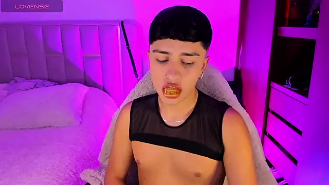 Matheewx m online show from 04-17-26, 01:19