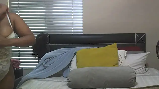 SweetBerryBliss online show from 11-17-25, 07:47