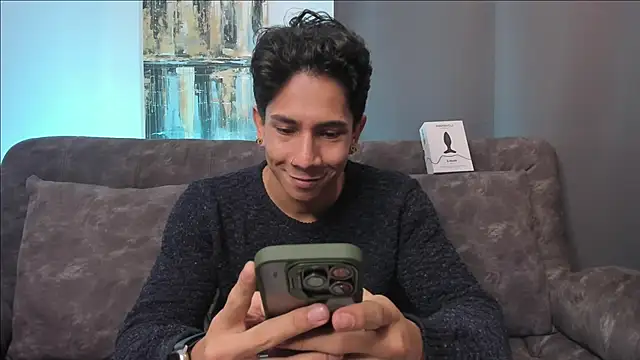 Snapshot of j_deex chatting on 10-10-25, 04:06 j deex online show from 10-10-25, 04:06