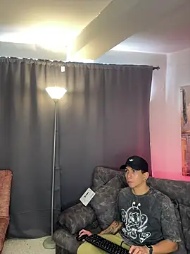 Snapshot of j_deex chatting on 10-13-25, 03:34 j deex online show from 10-13-25, 03:34