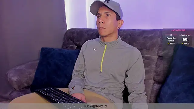 Snapshot of j_deex chatting on 11-21-25, 04:49 j deex online show from 11-21-25, 04:49