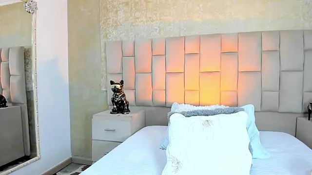 cloesummerr  online show from 11-08-25, 01:33