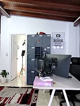 Zafiro  Brown online show from 12-15-25, 09:02