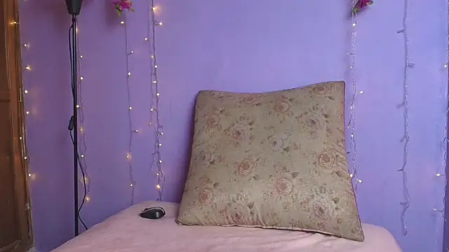 Snapshot of Dafne_Mel chatting on 10-23-25, 01:21 Dafne Mel online show from 10-23-25, 01:21