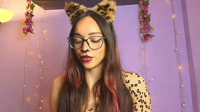 Snapshot of Dafne_Mel chatting on 10-24-25, 01:51 Dafne Mel online show from 10-24-25, 01:51