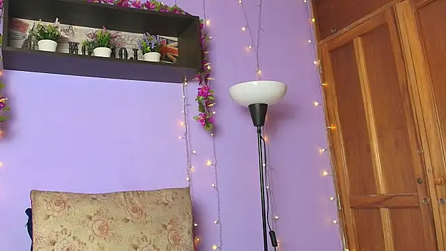 Snapshot of Dafne_Mel chatting on 10-30-25, 12:39 Dafne Mel online show from 10-30-25, 12:39