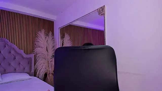 Snapshot of Starbutterflyy_ chatting on 02-03-26, 04:54 Starbutterflyy online show from 02-03-26, 04:54