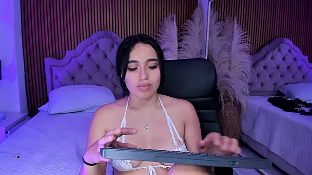 Snapshot of Starbutterflyy_ chatting on 03-02-26, 07:15 Starbutterflyy online show from 03-02-26, 07:15