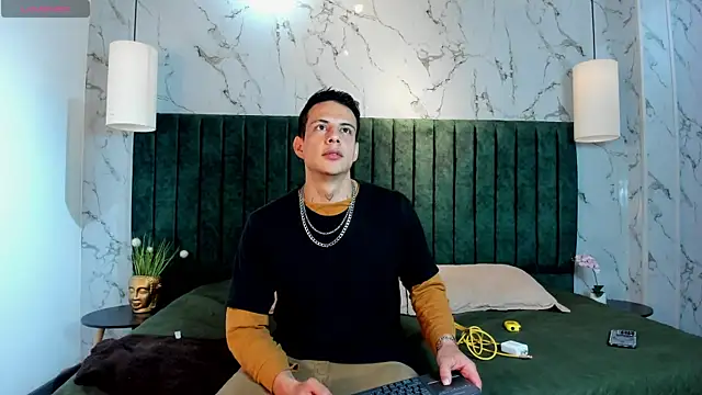 Dustin Sonne online show from 11-23-25, 03:39