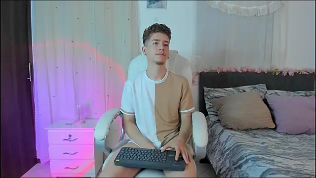 ThiagooJames online show from 12-16-25, 05:56