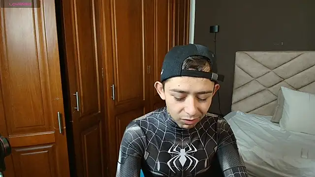 Aleecandrews online show from 10-31-25, 07:37