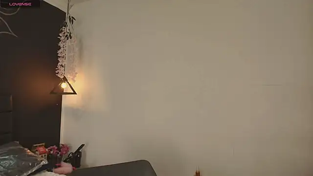 Aleecandrews online show from 11-26-25, 12:17