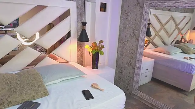 Saara evans  online show from 09-30-25, 08:25