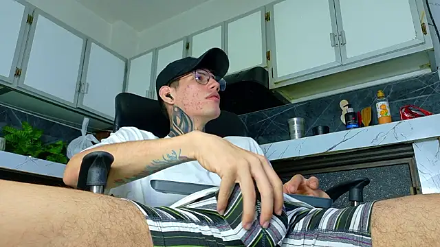 Snapshot of david_huge chatting on 02-21-26, 06:58 david huge online show from 02-21-26, 06:58