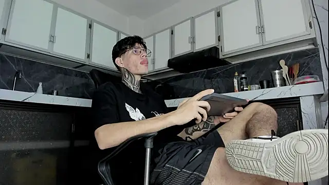 Snapshot of david_huge chatting on 02-21-26, 11:50 david huge online show from 02-21-26, 11:50